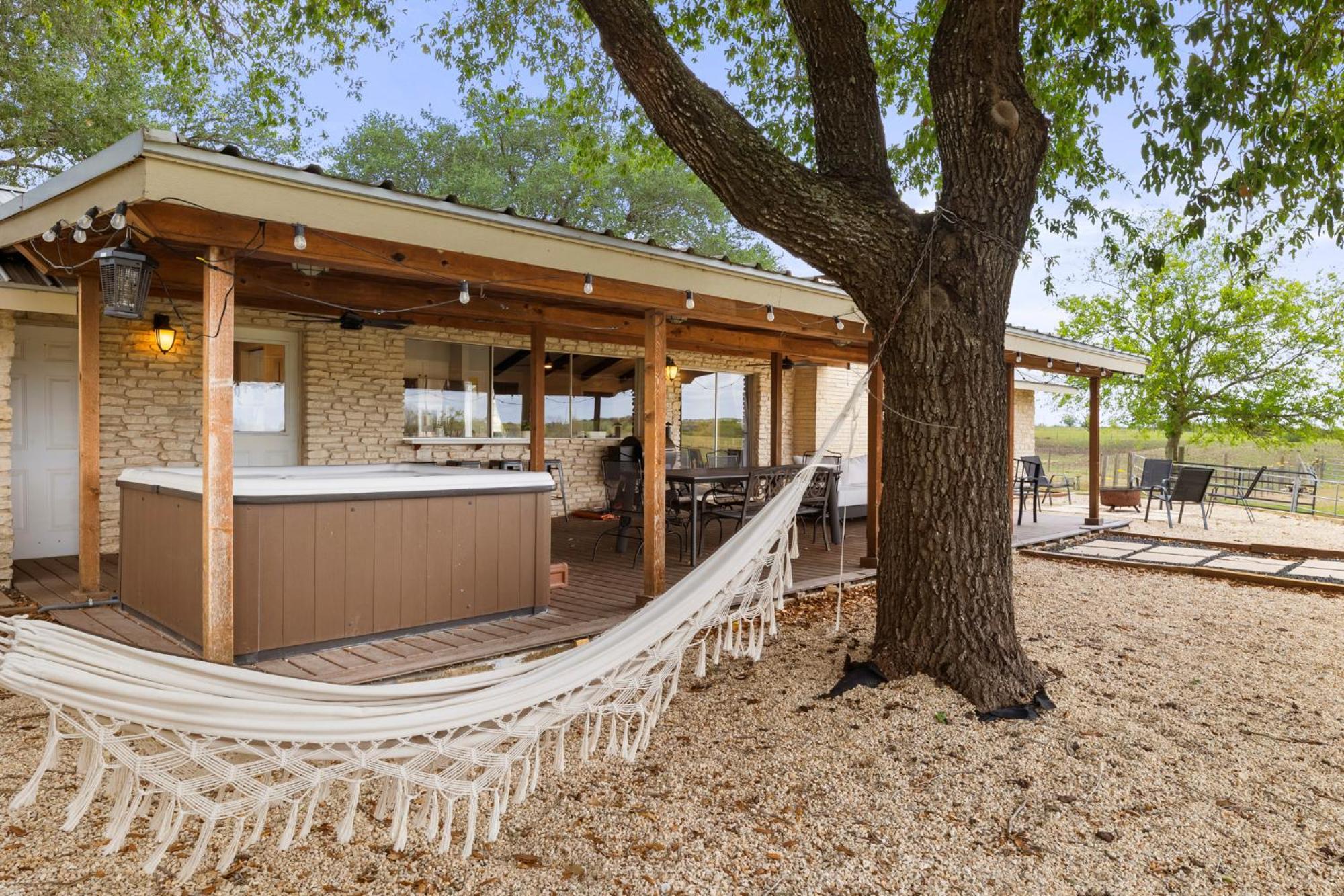 Farm Retreat With Jacuzzi, Fire Pit, Mini Goats, Mini Ponies And Mini Cows Villa San Marcos Kamer foto