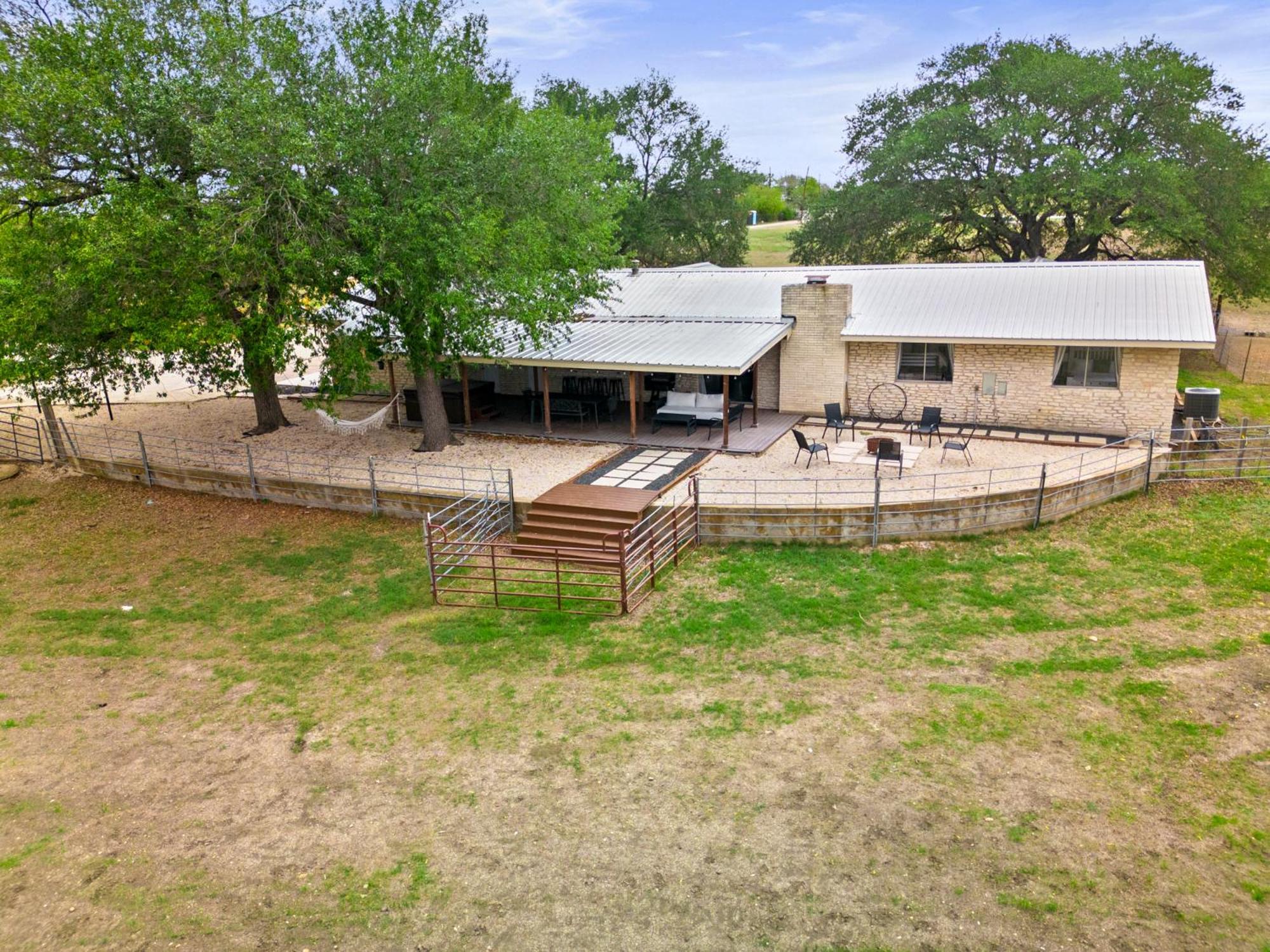 Farm Retreat With Jacuzzi, Fire Pit, Mini Goats, Mini Ponies And Mini Cows Villa San Marcos Kamer foto