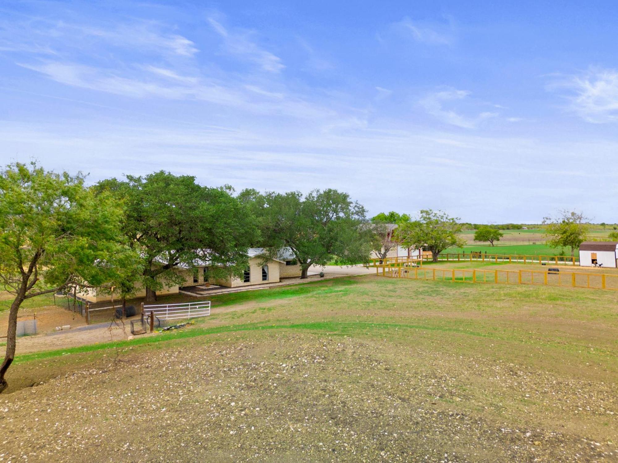 Farm Retreat With Jacuzzi, Fire Pit, Mini Goats, Mini Ponies And Mini Cows Villa San Marcos Kamer foto